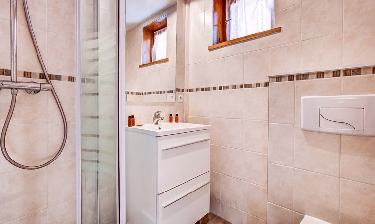 A shower room in Chalet Veronica Meribel