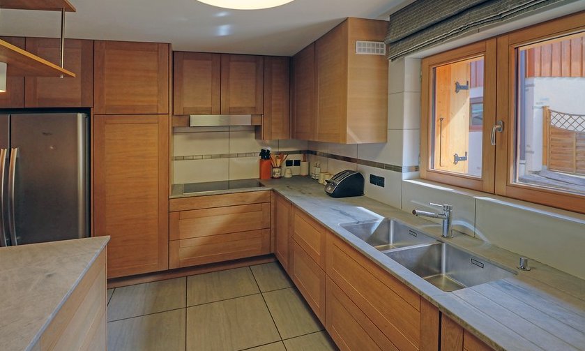 Chalet La Petite Chapelle Kitchen