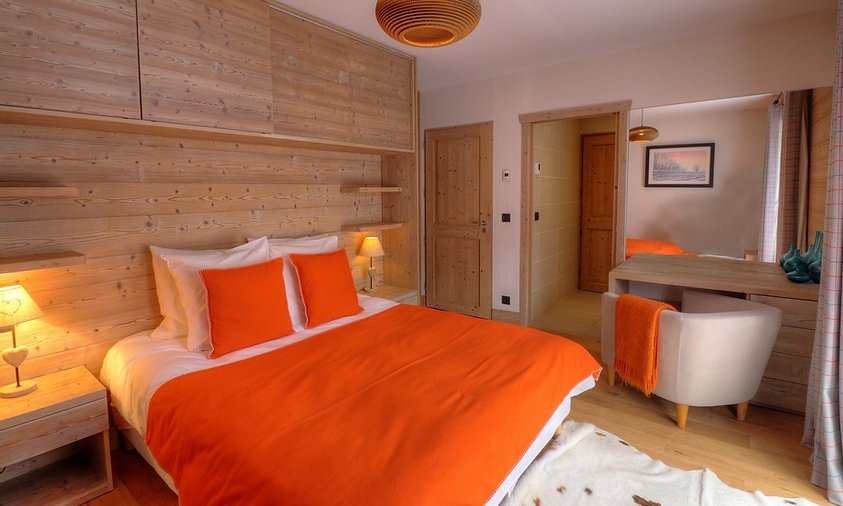 Chalet La Peite Chapelle Double Bedroom