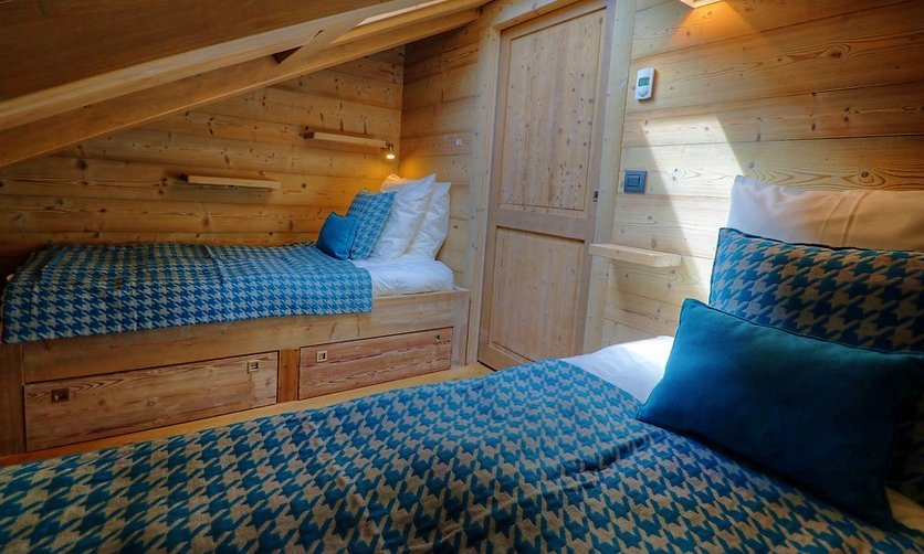 Chalet La Petite Chapelle Twin Bedroom