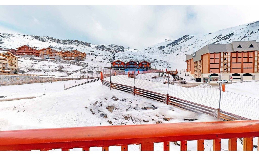 Ski in/Ski out Chalet Sabot Penthouse in Val Thorens