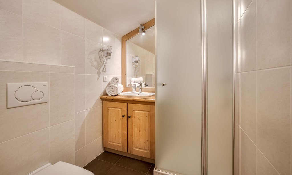 A Shower room in Chalet Sabot Penthouse Val Thorens