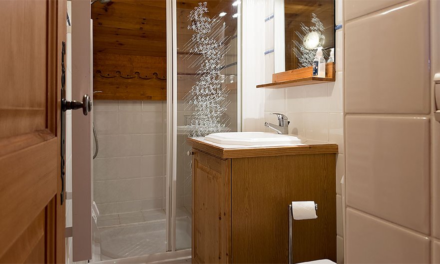 The Shower room in Apartment Jardin d'Eden in Meribel