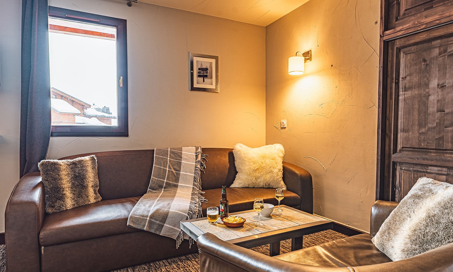 The living area in Chalet Capricorne in Val Thorens