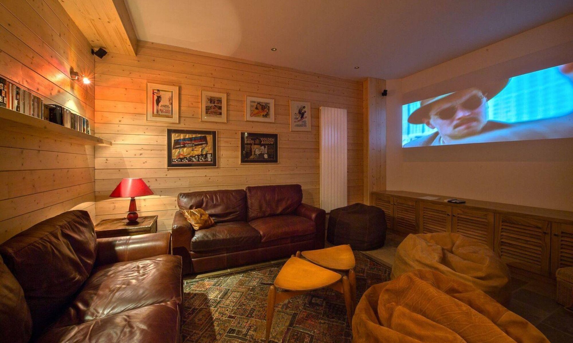 The TV room in Chalet Eric Meribel Centre