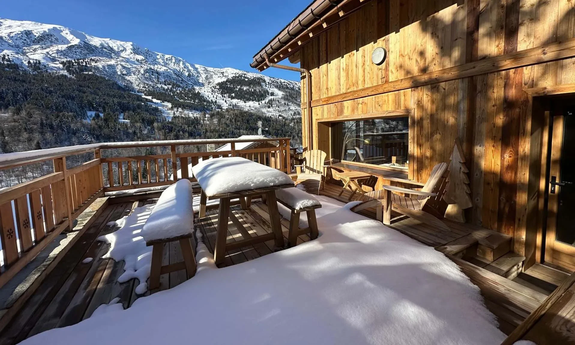 The large terrace at Chalet Etoile des Neiges Meribel