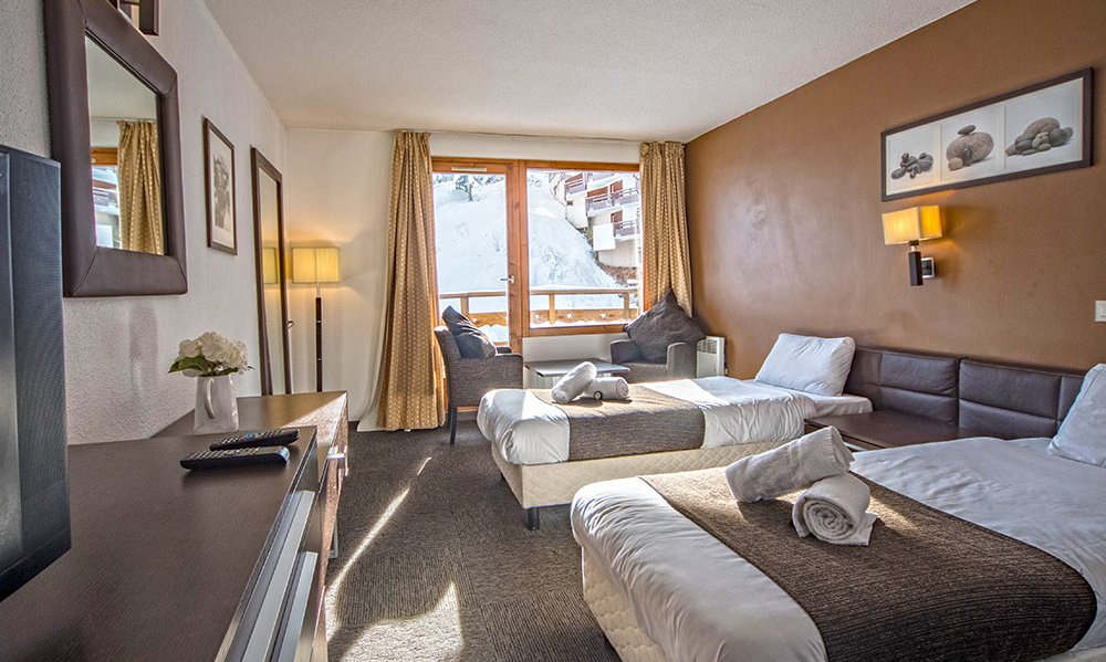 A Twin Room with balcony in Hotel Le Montana in La Tania
