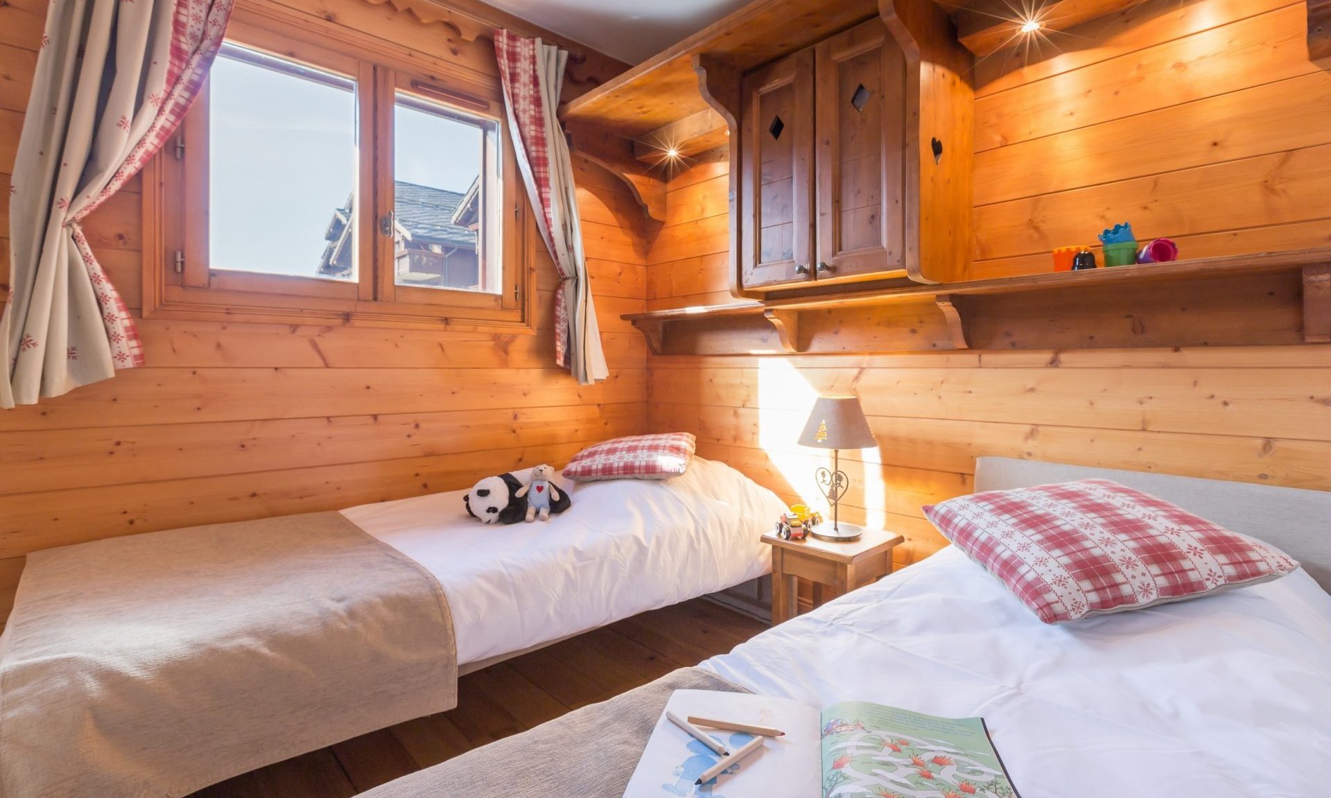 A Twin bedroom in Chalet des Neiges Hermine Val Thorens