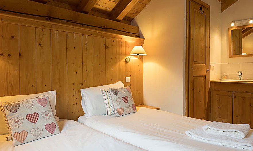 One of the twin bedrooms in Chalet Blanche Neige in Meribel Centre