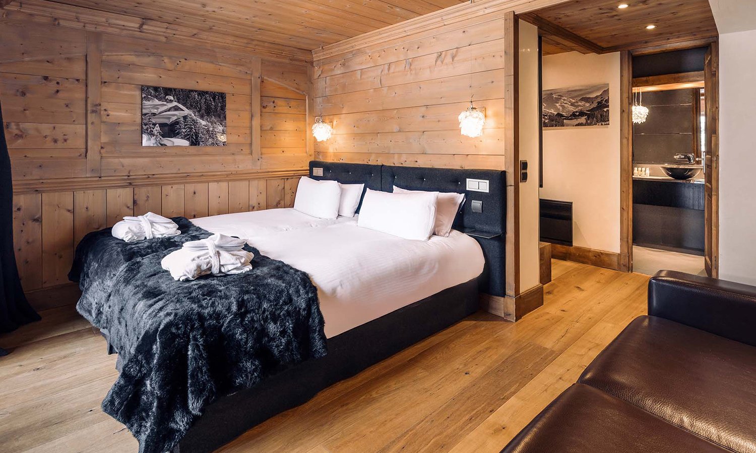 A Twin/double bedroom in Chalet Mariefleur in Meribel
