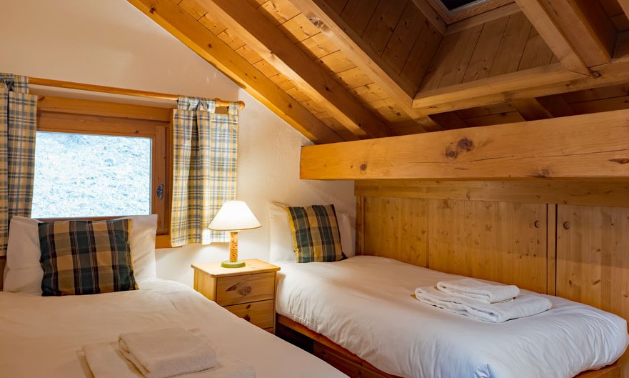 One of the twin bedrooms in Chalet Blanche Neige in Meribel Centre