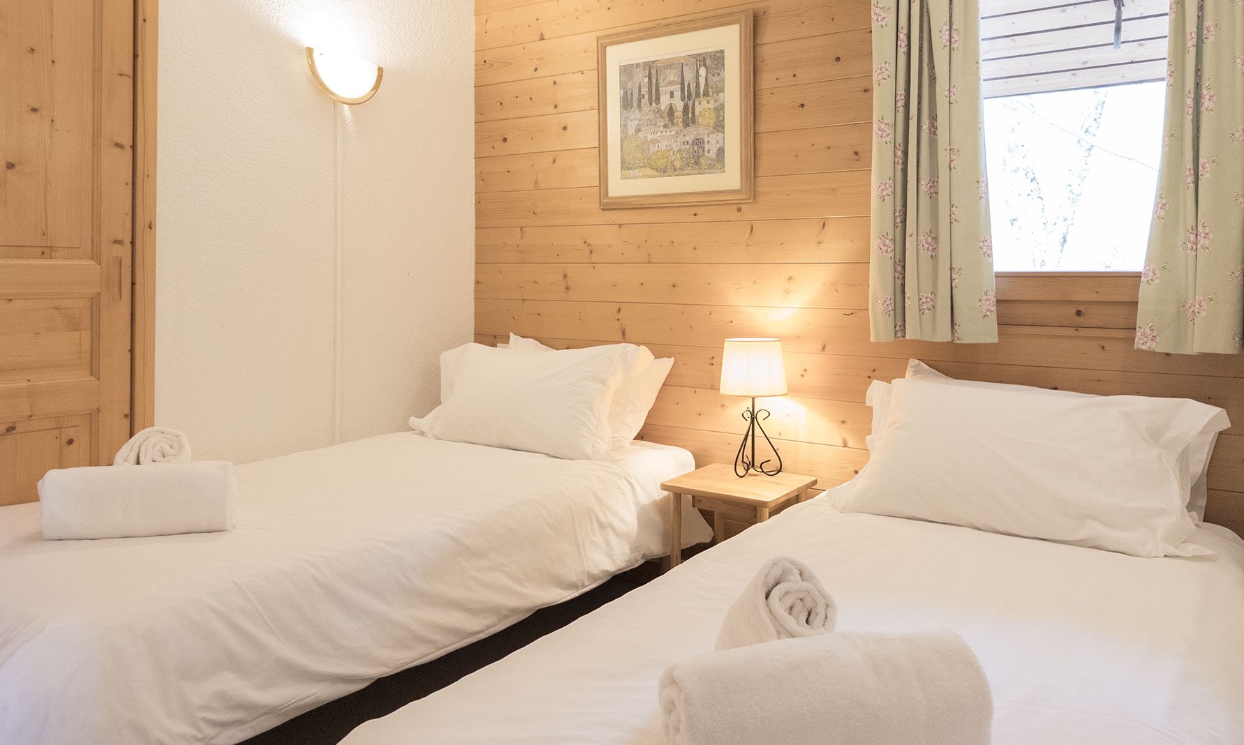 The Twin Bedroom in Apartment Cybele in Meribel Centre