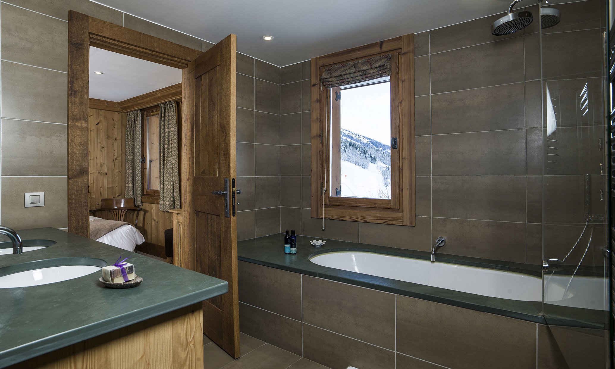 One of Luxury bathrooms in Chalet Lapin Blanc Meribel