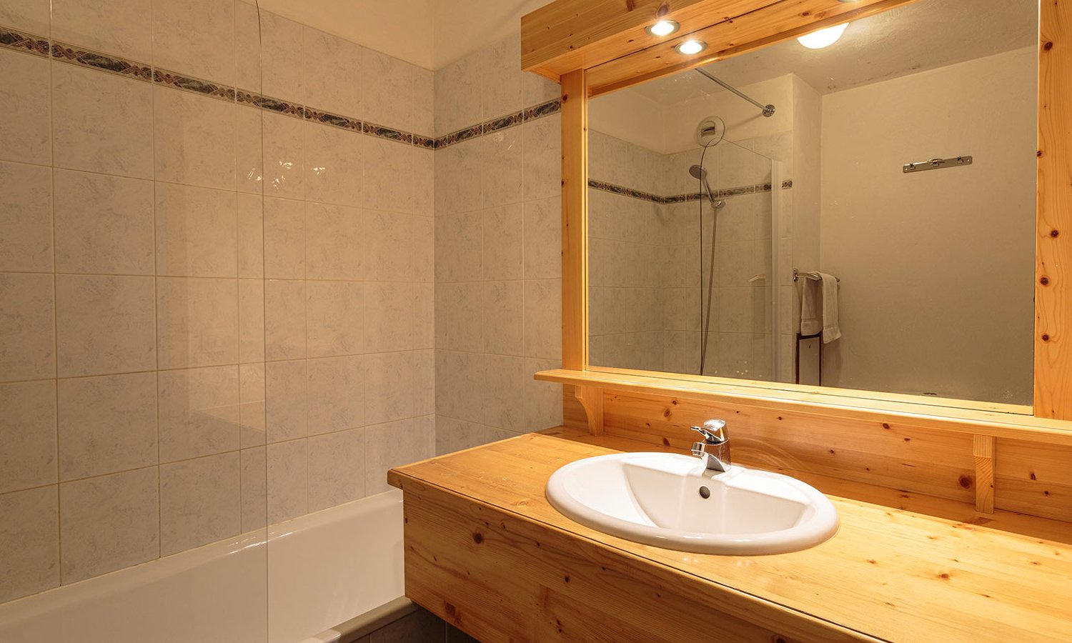 A Bathroom in Chalet Natalette II, Meribel Mottaret