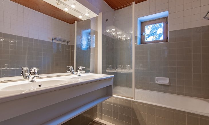 A Bathroom in Chalet La Renarde Meribel