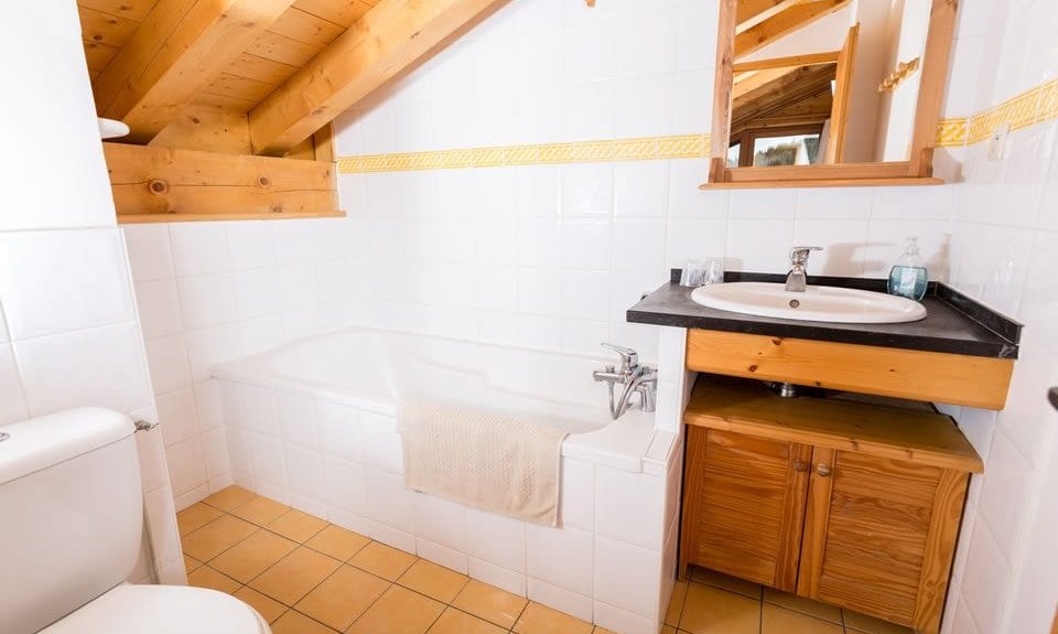 A Bathroom in Chalet Matisse Bas, La Tania
