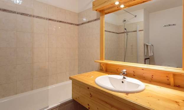 A bathroom in Chalet Nico Meribel Mottaret