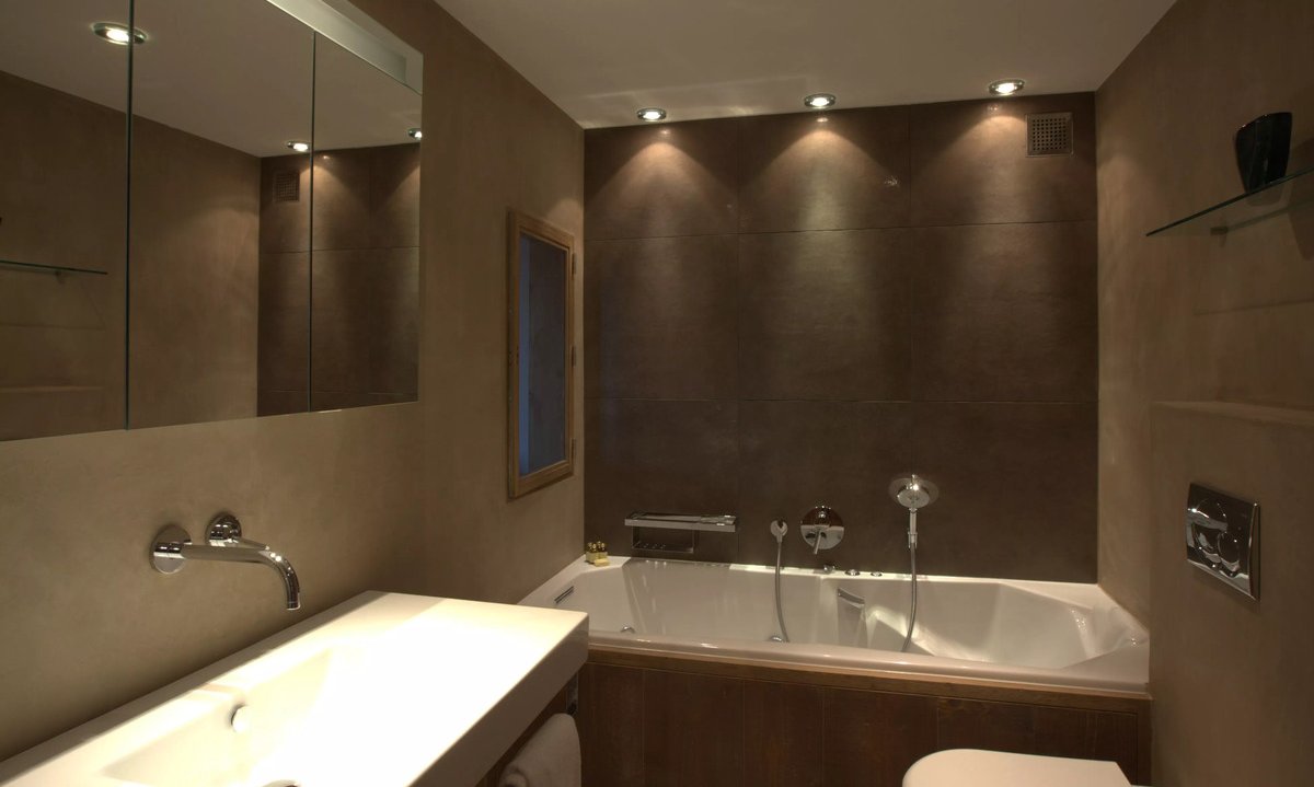 One of the bathrooms in Chalet L'Eterlou in Courchevel