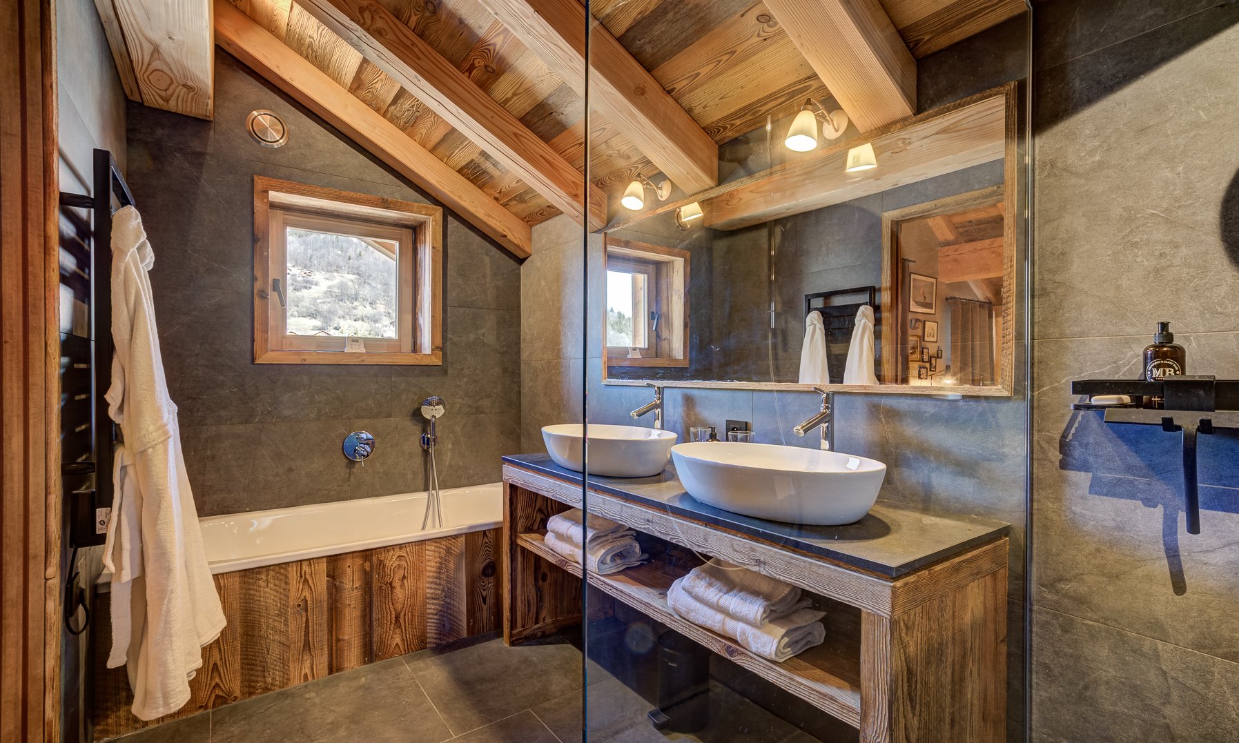 A luxury bathroom in Chalet Bergeronnette Meribel Nantgerel