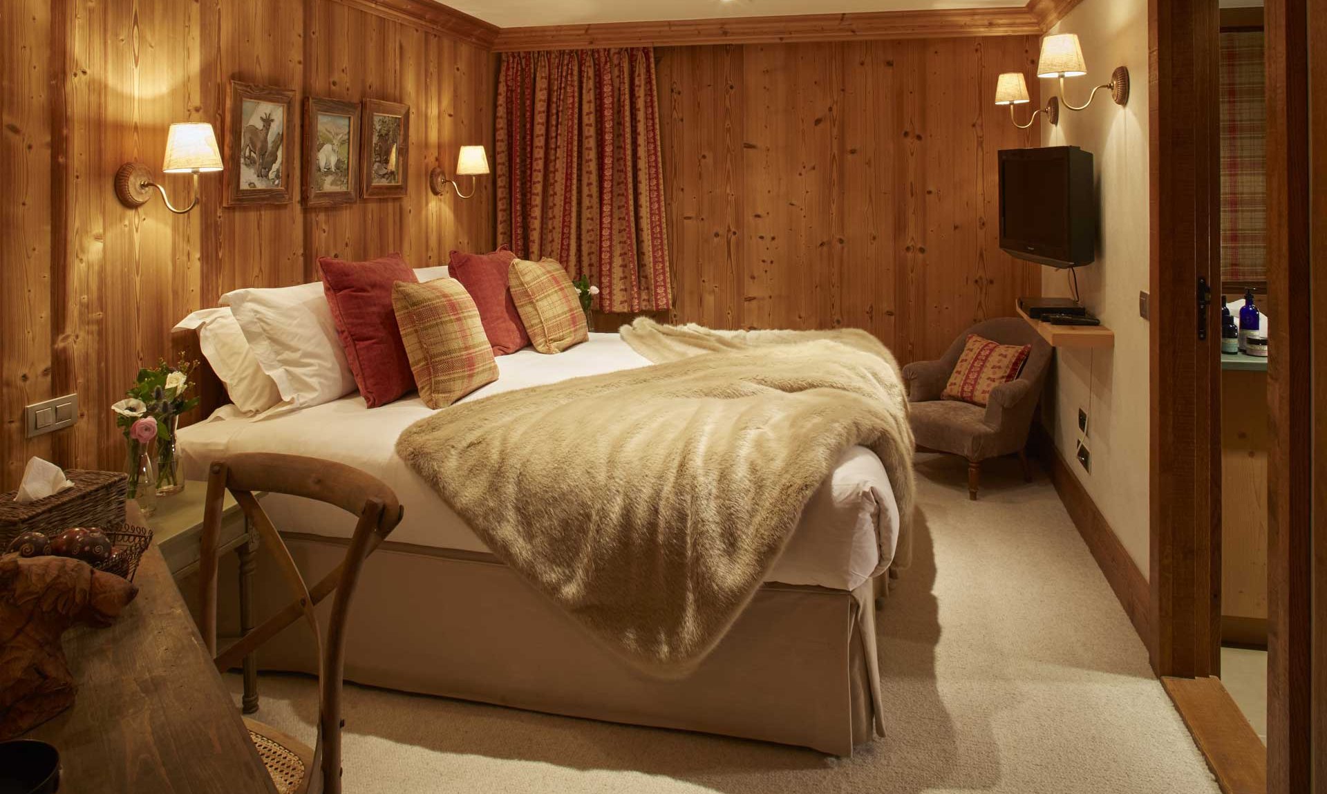 One of the individual bedrooms in Chalet Lapin Blanc Meribel