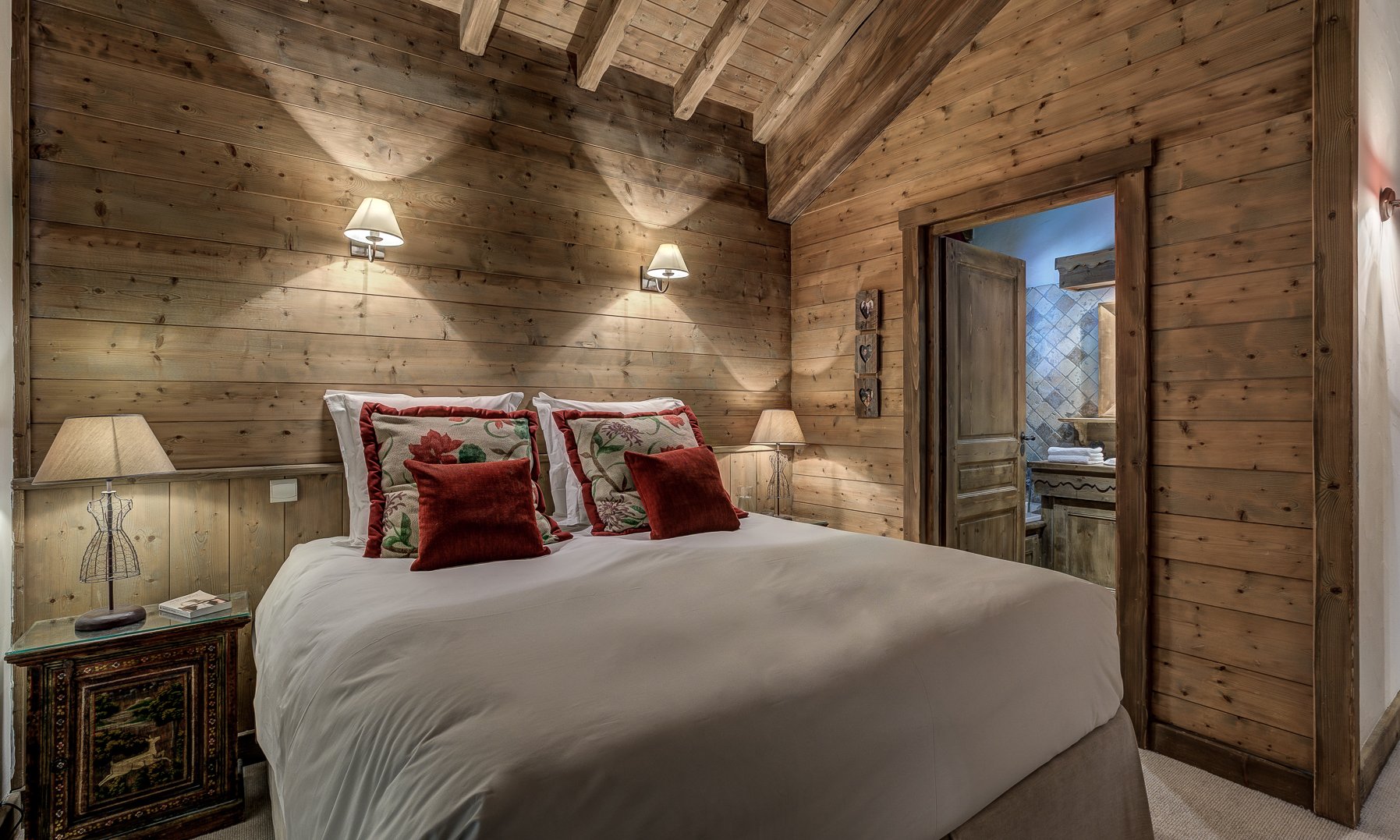 A lovely Bedroom in Chalet Amarena Meribel