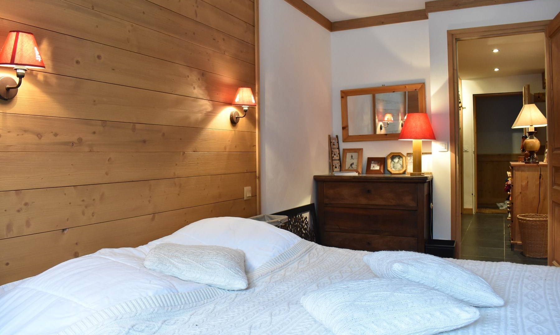 A Bedroom in Apartment Le Coeur de Meribel, Meribel Centre
