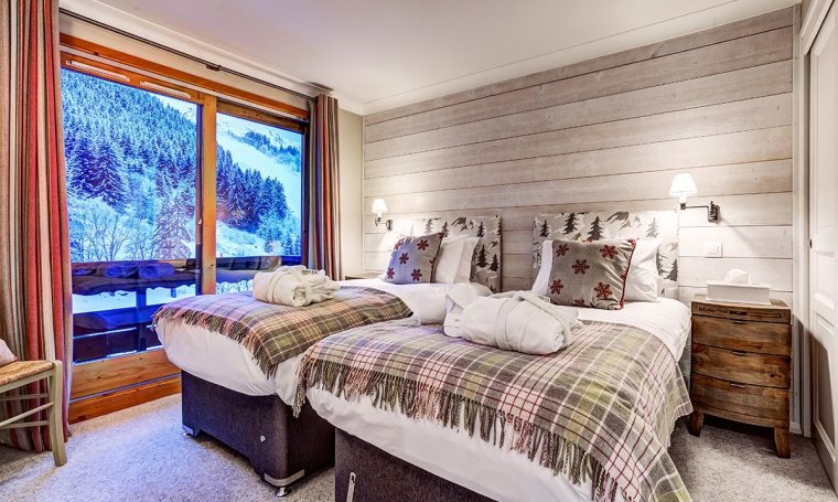 One of the twin bedrooms in Chalet Pasarale Meribel