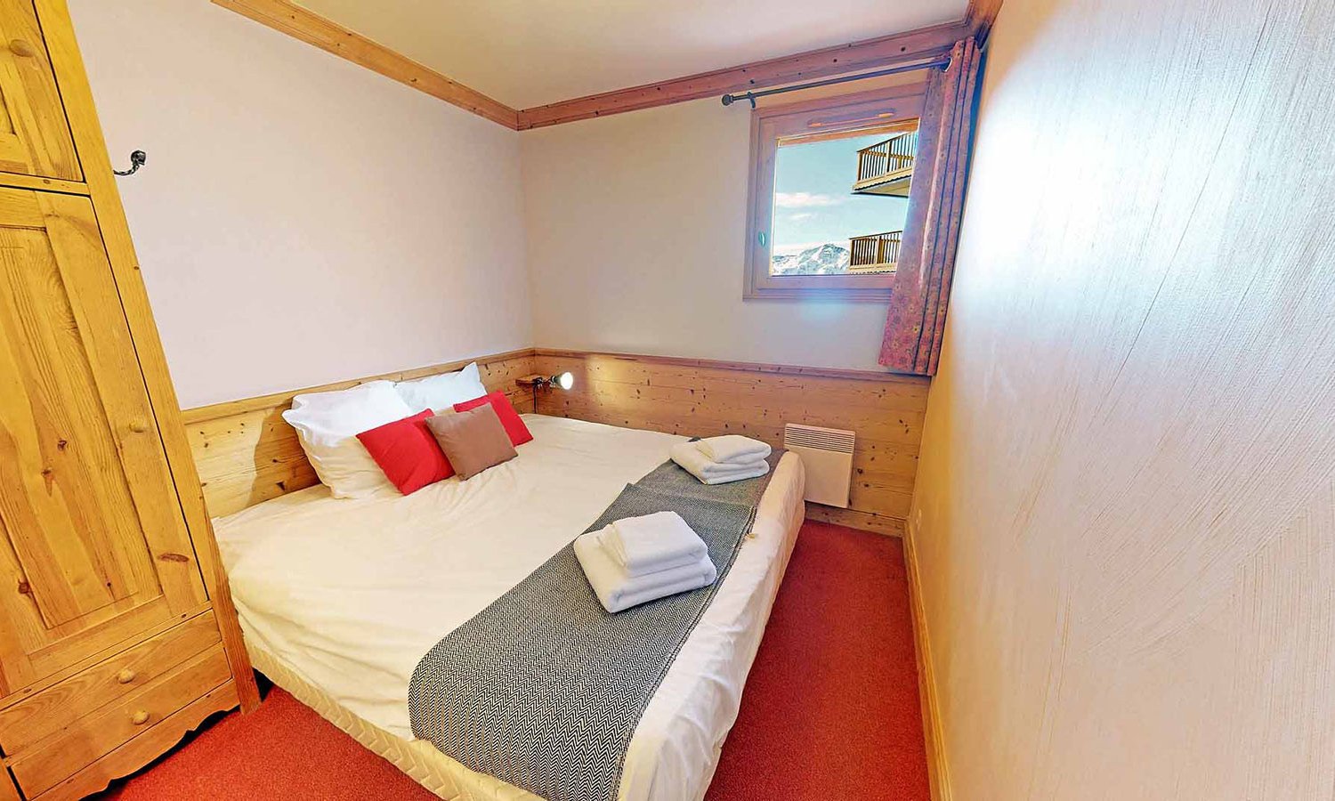 A Double Bedroom in Chalet Olivier Val Thorens