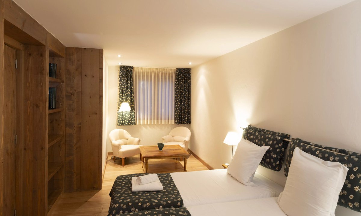 The twin bedroom in Chalet L'Eterlou Courchevel