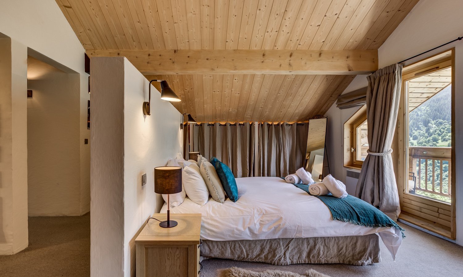 The Master bedroom in Chalet La Chouette Meribel