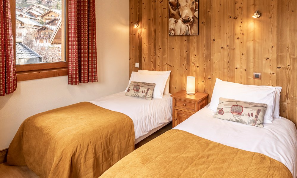 A Twin bedroom in Chalet Blanchot Meribel