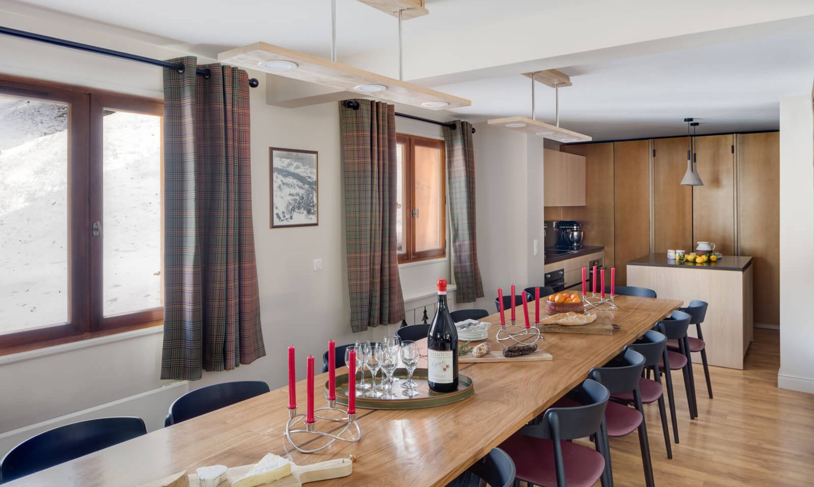 The dining room in Chalet Le Yeti in Meribel