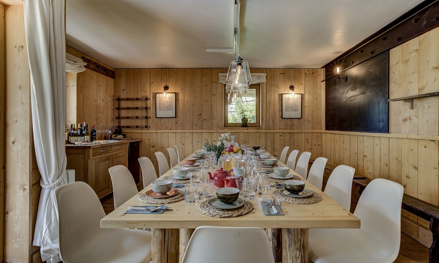 The Dinning room in Chalet La Chouette Meribel