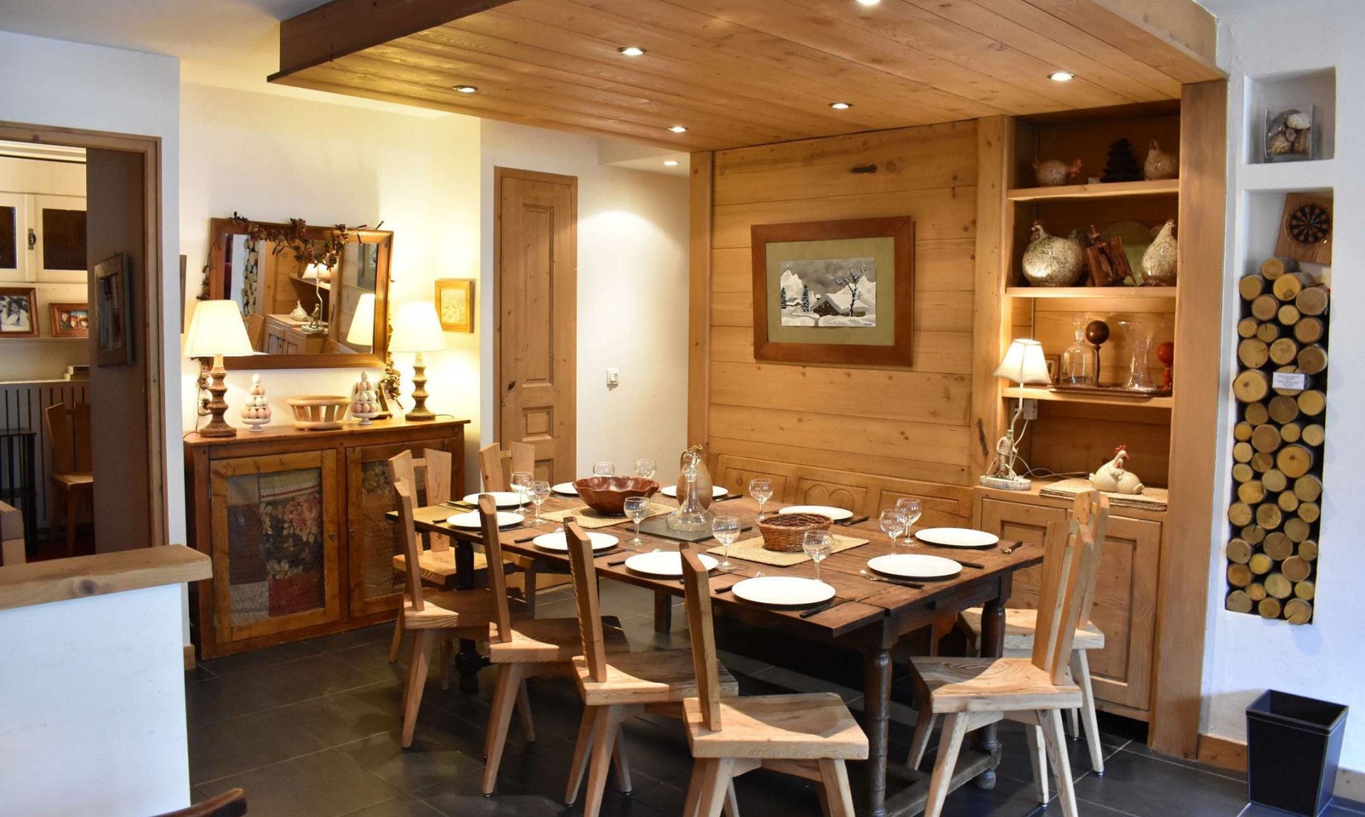 The dining area in Apartment Le Coeur de Meribel, Meribel Centre