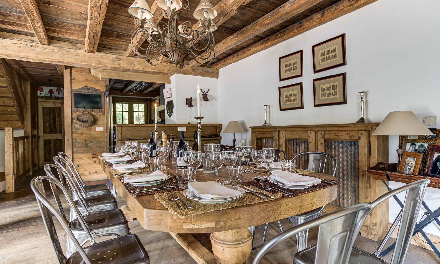 The beautiful Dining area in Chalet Amarena Meribel