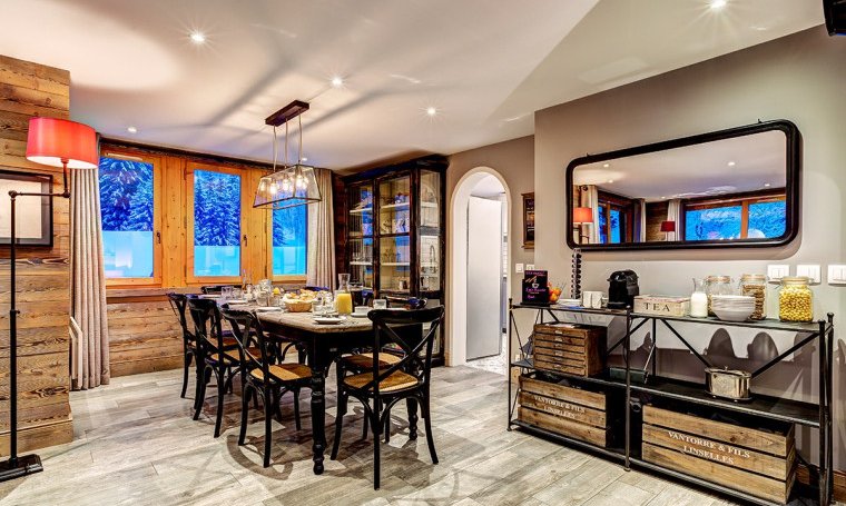 The dining area in Chalet Quatre Meules Meribel