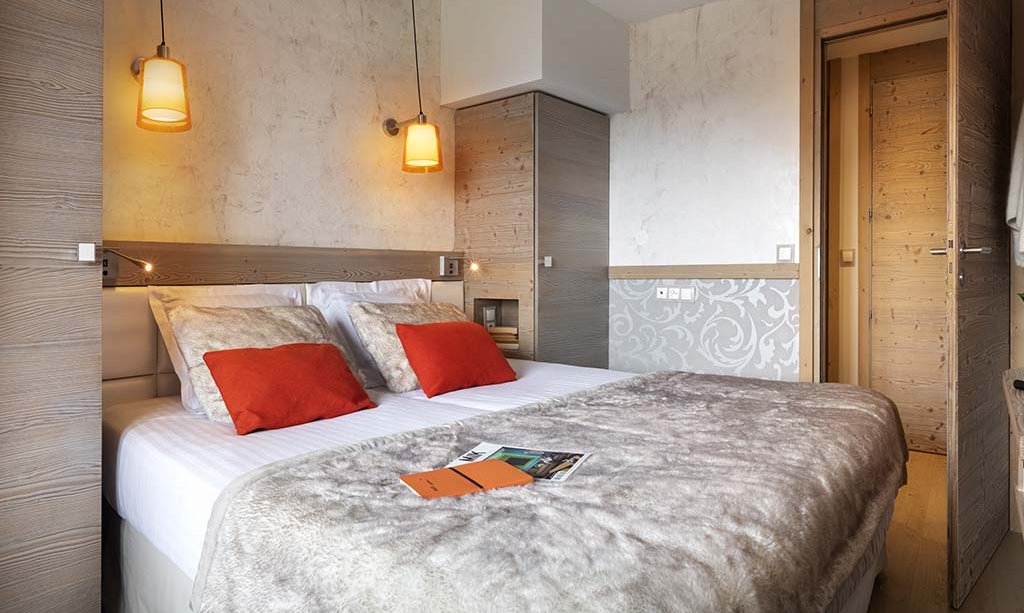 One of the apartment Double bedrooms in Residence L'Hevana Meribel
