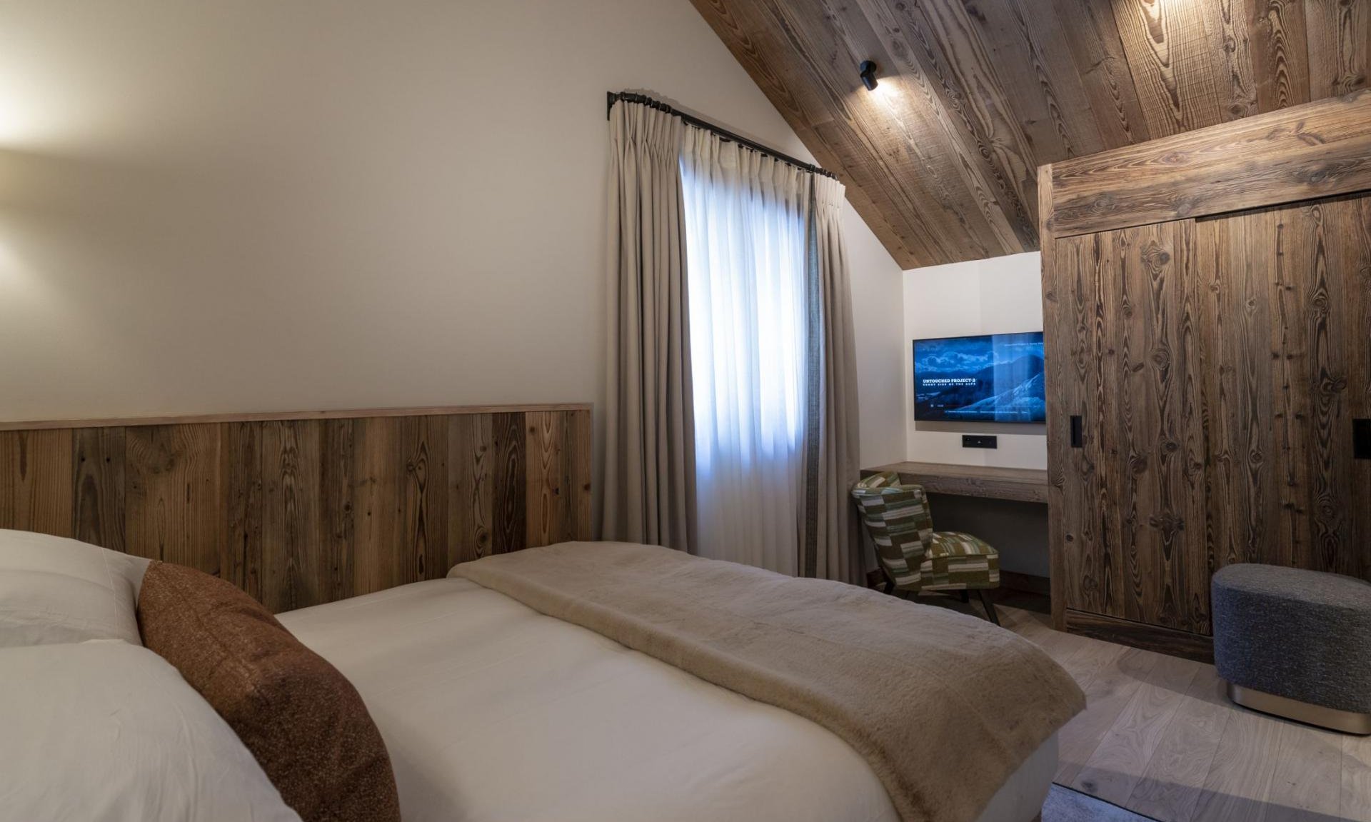 A Bedrrom in Chalet Apartment Le Cygne Meribel Centre