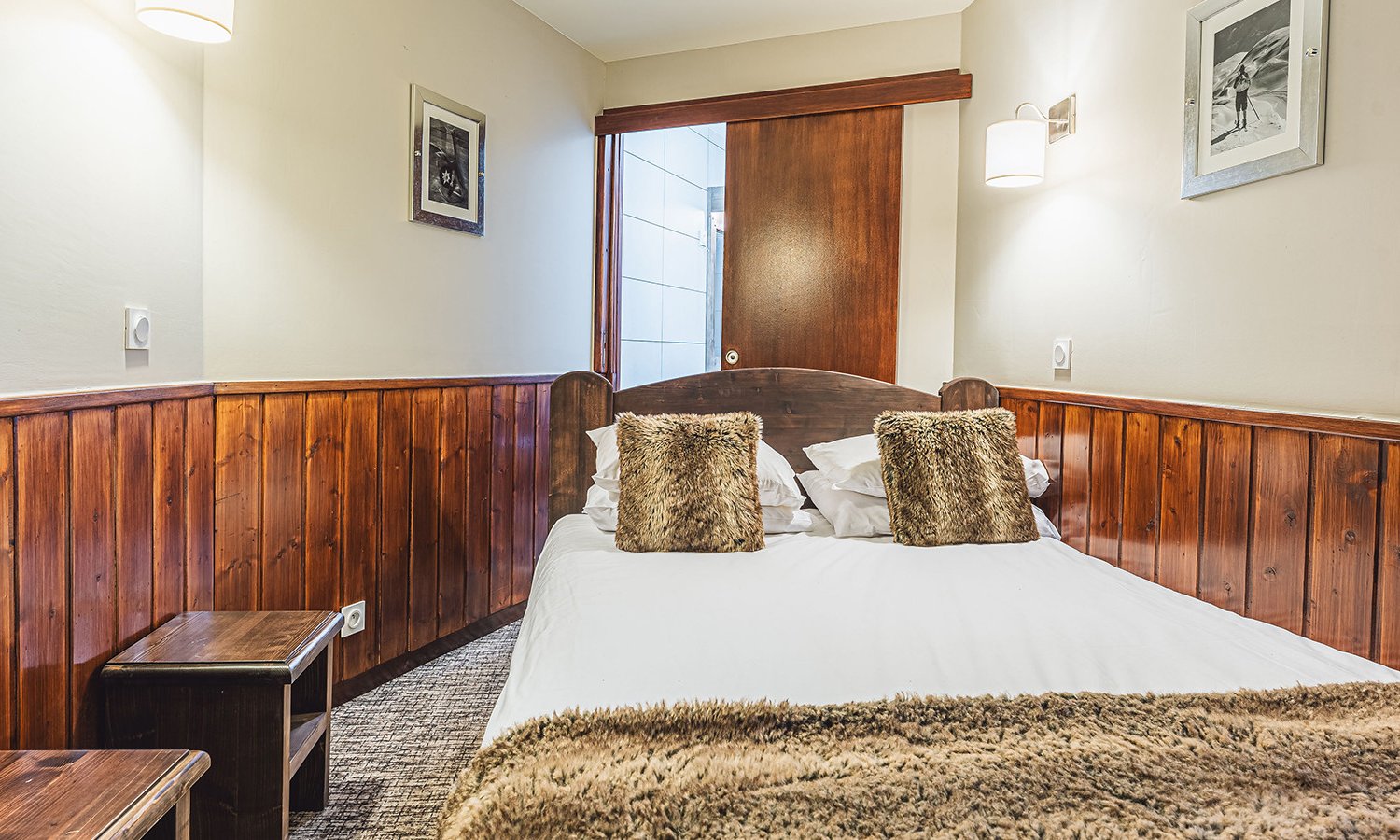 The Double bedroom in Catered Chalet Capricorne in Val Thorens