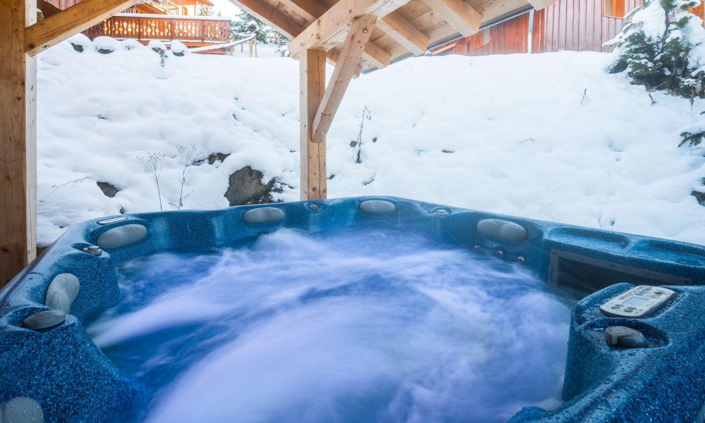 The Outdoor Hot Tub at Chalet Topaz in La Tania