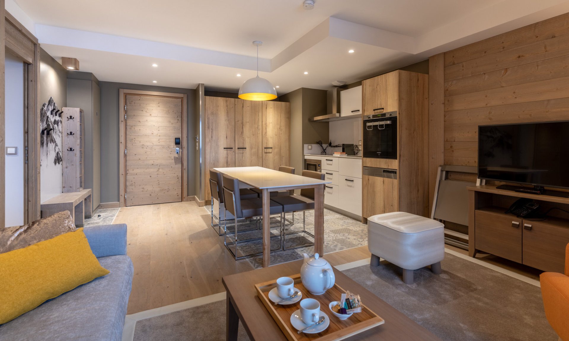 The Living, dining and kitchen areain a 4 person aparment in Residence L'Hevana Meribel