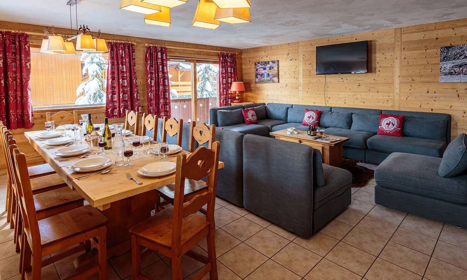 The Living and dining area in Chalet Natalette 1 Meribel Mottaret