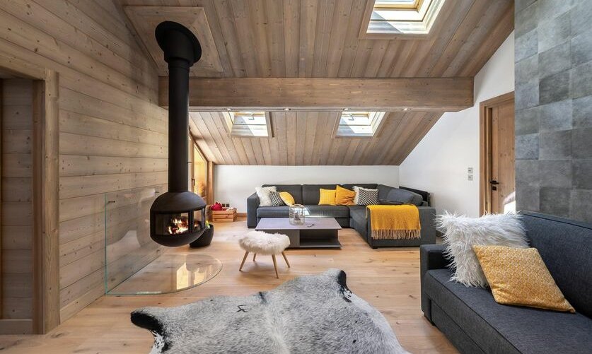 The Living room with stove in Apartment Le Glaciers 12 Meribel