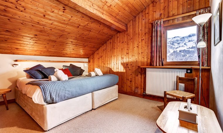 One of the bedrooms in Chalet Cecilia Meribel