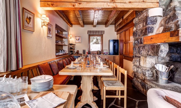 The dining area in Chalet Cecilia Meribel