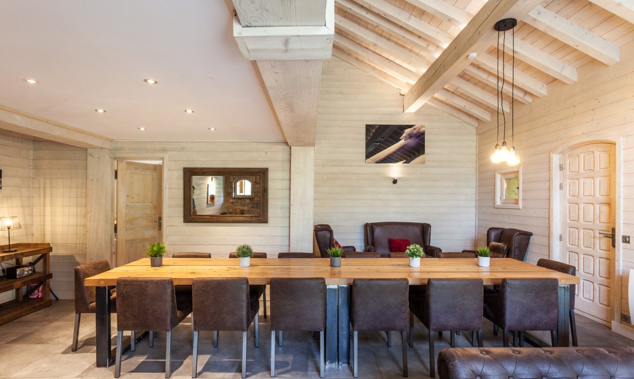 The dining area in Chalet Chardon Meribel