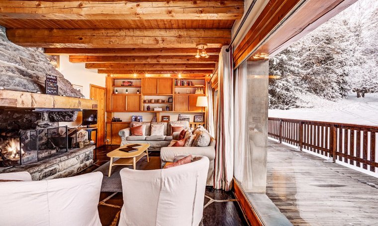 The living room and large terrace in Chalet Cecilia Meribel