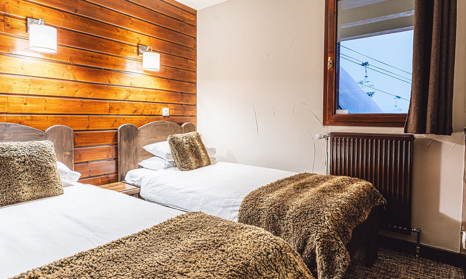 A Twin bedroom in Chalet Verseau Val Thorens