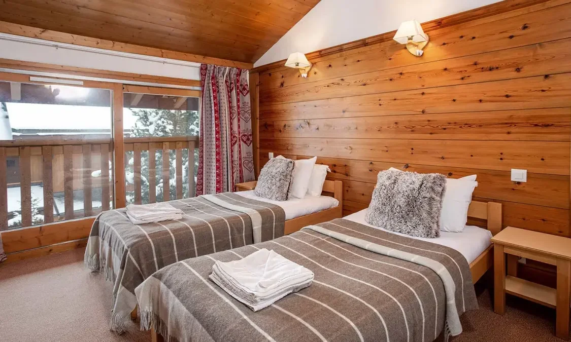 One of the twin bedrooms in Catered Chalet Pierre Meribel Mottaret