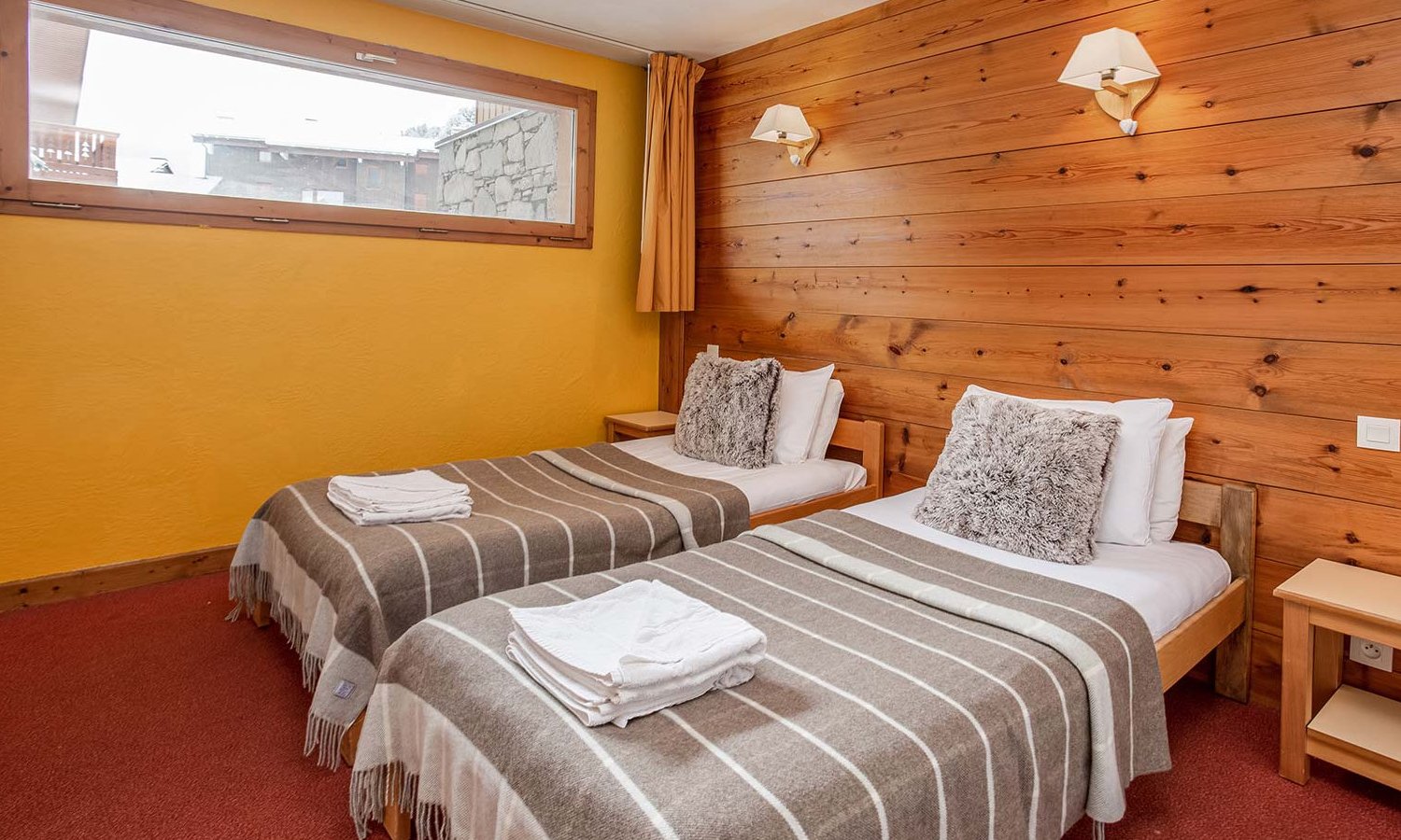 Twin bedroom in Chalet Natalette 1 Meribel Mottaret